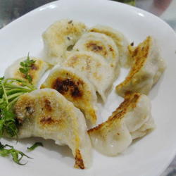 猪肉芹菜煎饺的做法[图]