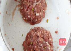 煎牛肉饼三明治的做法图解4