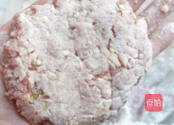 煎牛肉饼三明治的做法图解7