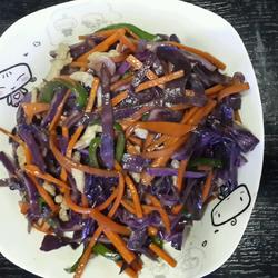 紫甘蓝炒肉丝的做法[图]