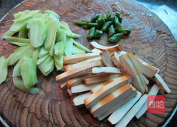 香干莴笋片的做法图解1