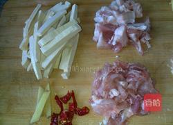 芹菜肉丝香干的做法图解1