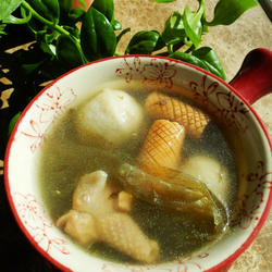 昆布土鸡鱿鱼煲的做法[图]