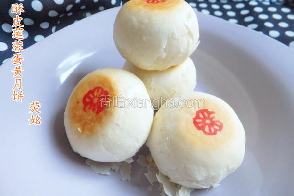 酥皮莲蓉蛋黄月饼