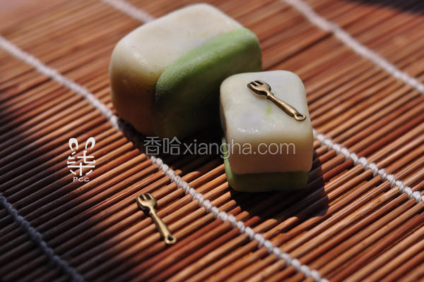 麻将紫薯冰皮月饼