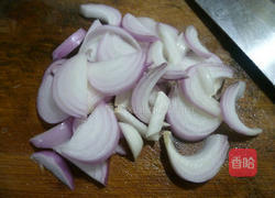 洋葱牛心菜炒粉条的做法图解3