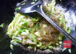 洋葱牛心菜炒粉条的做法图解11