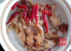 冬菇煲凤爪的做法图解5