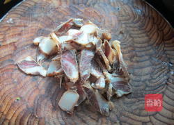腊肉酸菜丝的做法图解2