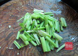 腊肉酸菜丝的做法图解3