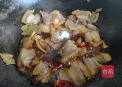 干锅腊肉包菜的做法图解4