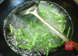 蒜薹香干拌猪耳朵的做法图解6