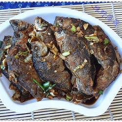酥小鲫鱼的做法[图]