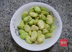 雪菜香干炒蚕豆的做法图解4