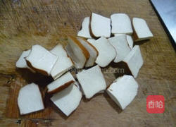 雪菜香干炒蚕豆的做法图解5