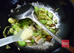 雪菜香干炒蚕豆的做法图解11
