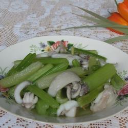 芹茱炒目鱼的做法[图]