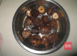 自制香菇酱的做法图解1