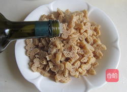 香菇酱意粉的做法图解3