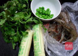 荠菜玉子虾仁的做法图解1