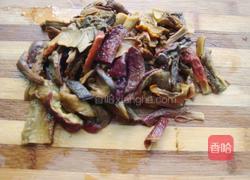 青椒炒牛肝菌的做法图解2