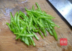 青椒香干炒酸菜的做法图解3