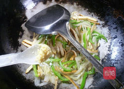 青椒香干炒酸菜的做法图解9