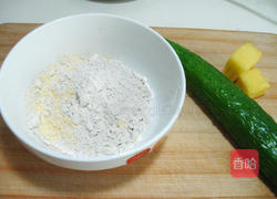 奶酪黄瓜丝卷饼的做法图解1