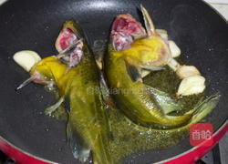 汪刺鱼竹荪火锅的做法图解3