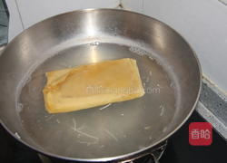 当豆皮遇上金针菇的做法图解2