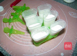 酸奶提子雪糕的做法图解3