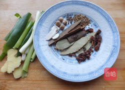 秘制卤肘子的做法图解1