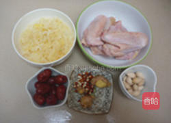 红枣煲鸡翅的做法图解1