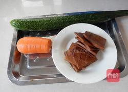 黄瓜拌香干的做法图解1