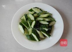 黄瓜拌香干的做法图解2