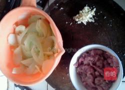 黄瓜炒肉的做法图解2