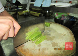 新派鱼香肉丝的做法图解1