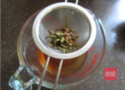 龙井茶香牛肉水饺的做法图解2