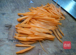 胡萝卜素炒面的做法图解3