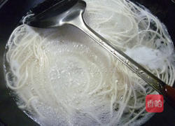 胡萝卜素炒面的做法图解5