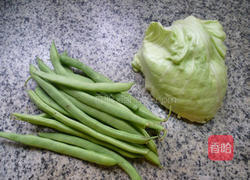 梅豆炒牛心菜的做法图解1