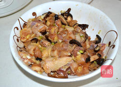 冬菇蒸鸡肉的做法图解3