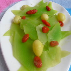 银杏炒莴苣的做法[图]