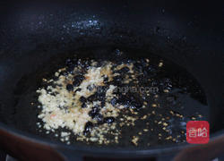 豆豉鲮鱼油麦菜的做法图解3