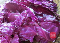 素炒紫色包菜的做法图解3
