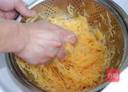 凉拌金瓜丝的做法图解3