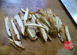 香干炒包心菜的做法图解4