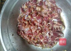 榨菜蒸鸽珍的做法图解2