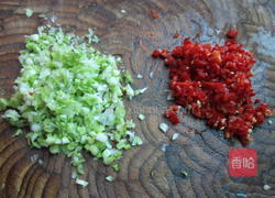 橄榄菜炝萝卜丝的做法图解3