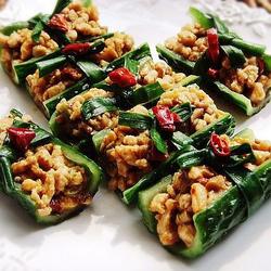 酱料肉末黄瓜卷的做法[图]